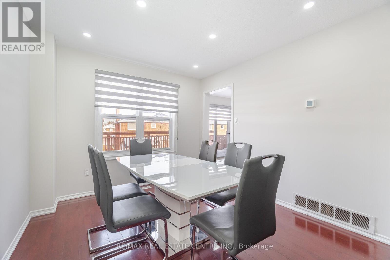 48 Cortez Court, Brampton, Ontario  L6X 3Y9 - Photo 15 - W13002378