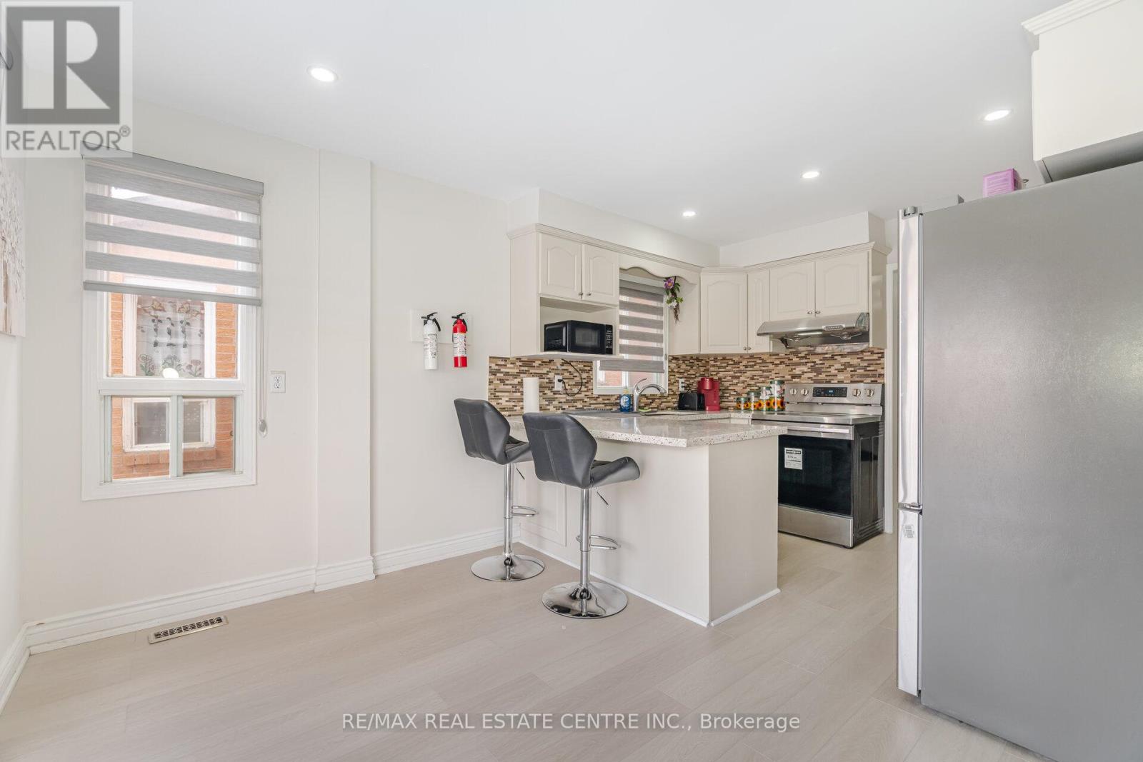 48 Cortez Court, Brampton, Ontario  L6X 3Y9 - Photo 12 - W13002378