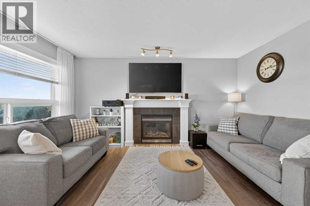 201 Saddlecrest Way NE, Calgary, Alberta  T3J 5N1 - Photo 3 - A2286442