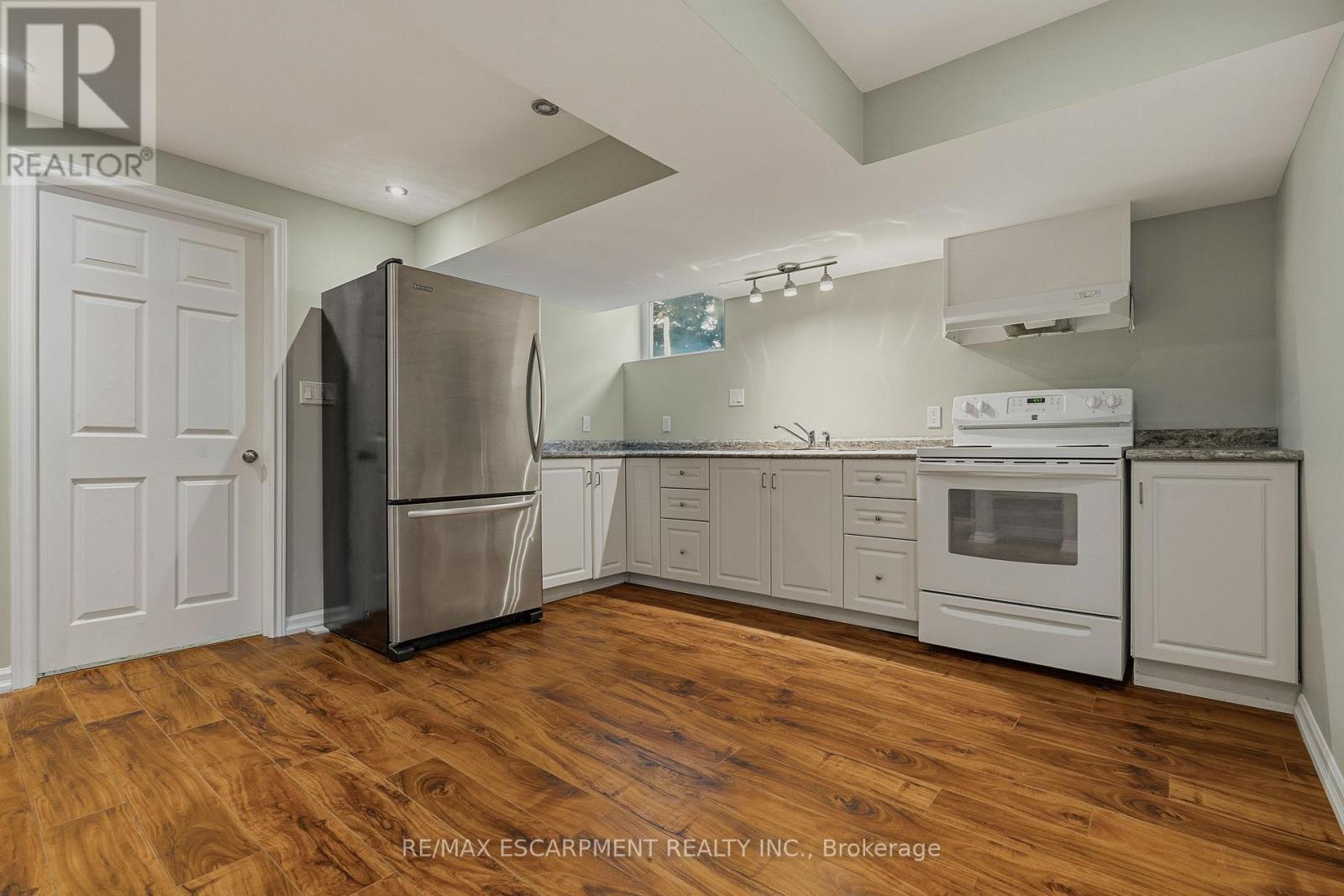 20 Shirley Street, Hamilton, Ontario  L9H 4S3 - Photo 32 - X12779770