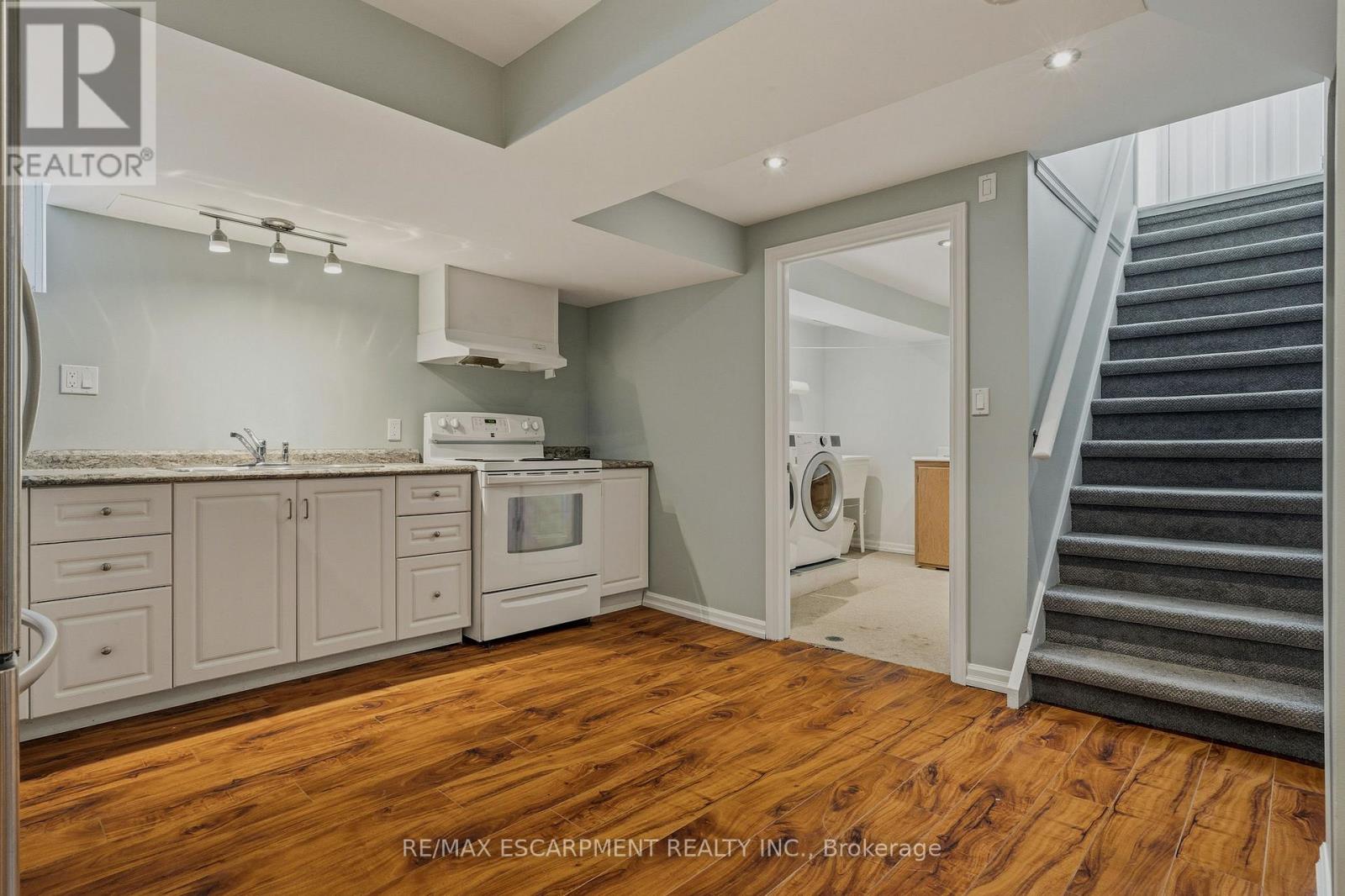 20 Shirley Street, Hamilton, Ontario  L9H 4S3 - Photo 34 - X12779770