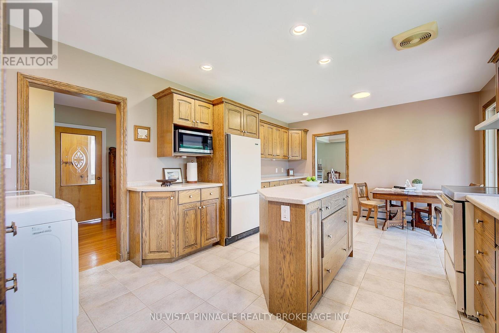 21752 Richmond Street, Middlesex Centre, Ontario  N5X 4B2 - Photo 14 - X13002698