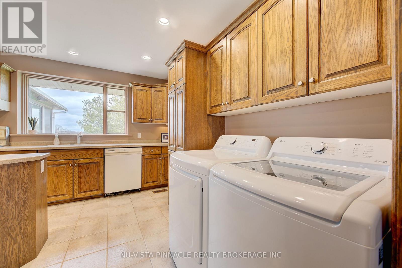 21752 Richmond Street, Middlesex Centre, Ontario  N5X 4B2 - Photo 15 - X13002698