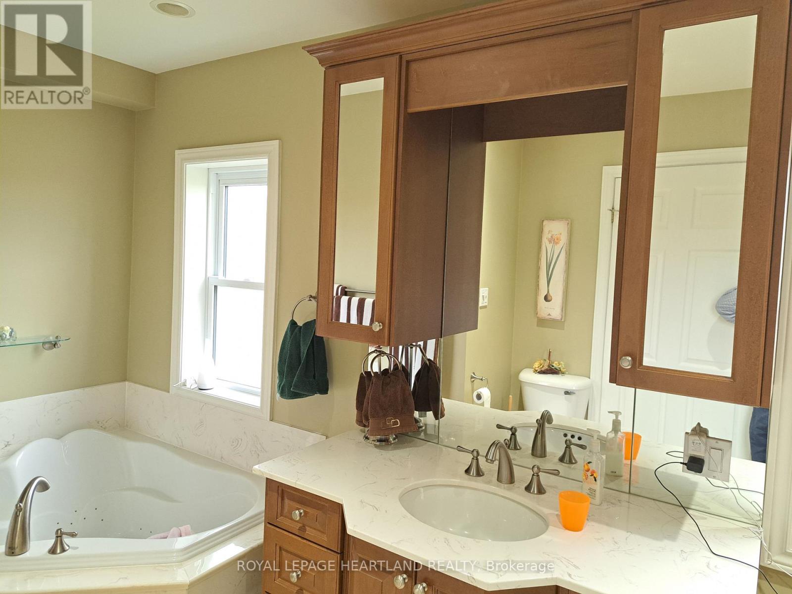 39132 Mount Carmel Drive, South Huron, Ontario  N0M 1M0 - Photo 17 - X13002738