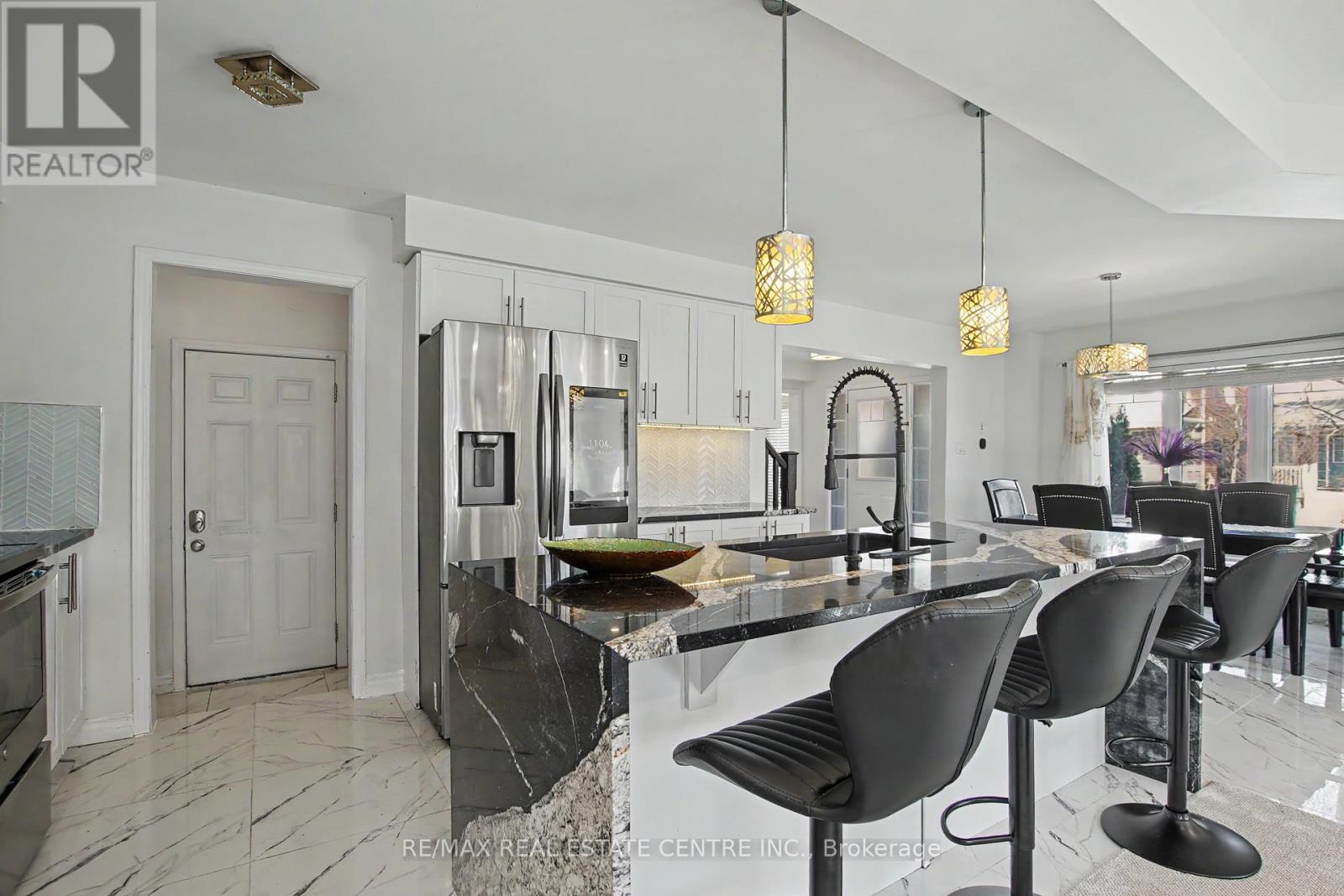 60 Postmaster Drive, Kitchener, Ontario  N2R 0J2 - Photo 8 - X12986498