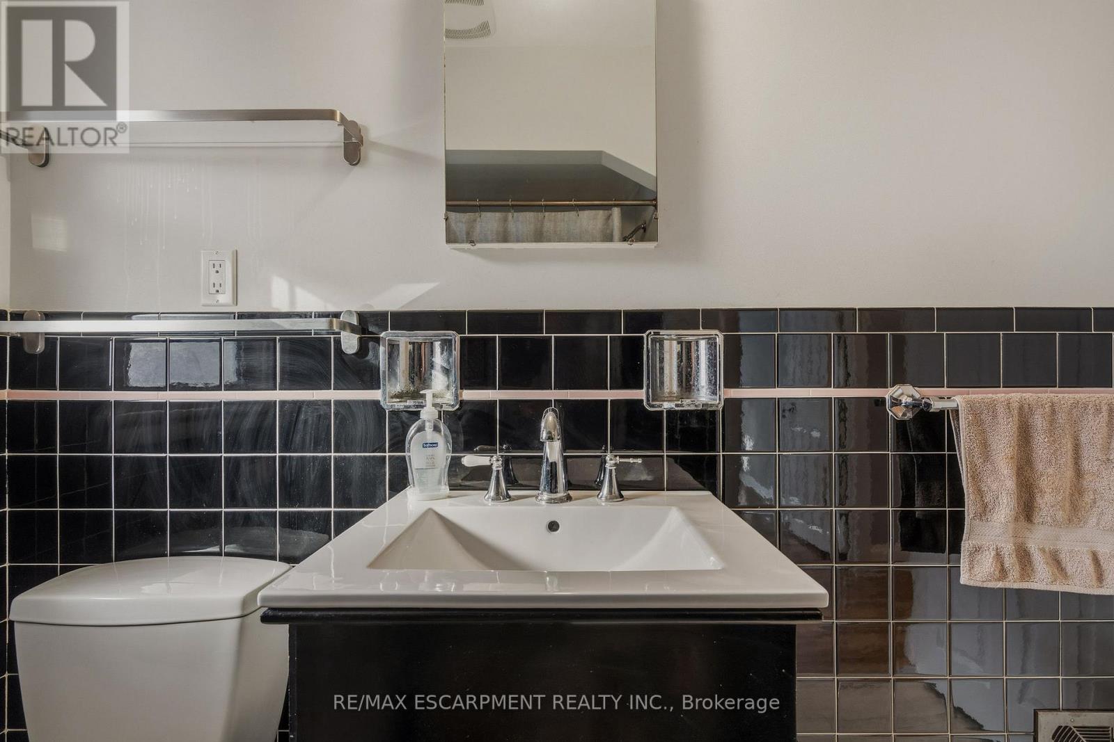 20 Shirley Street, Hamilton, Ontario  L9H 4S3 - Photo 29 - X12779770