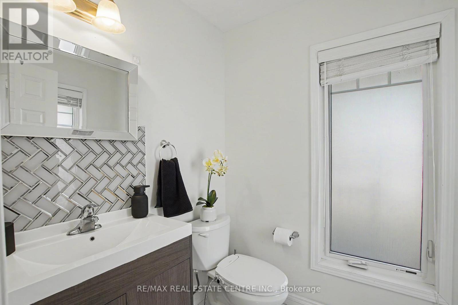 60 Postmaster Drive, Kitchener, Ontario  N2R 0J2 - Photo 14 - X12986498