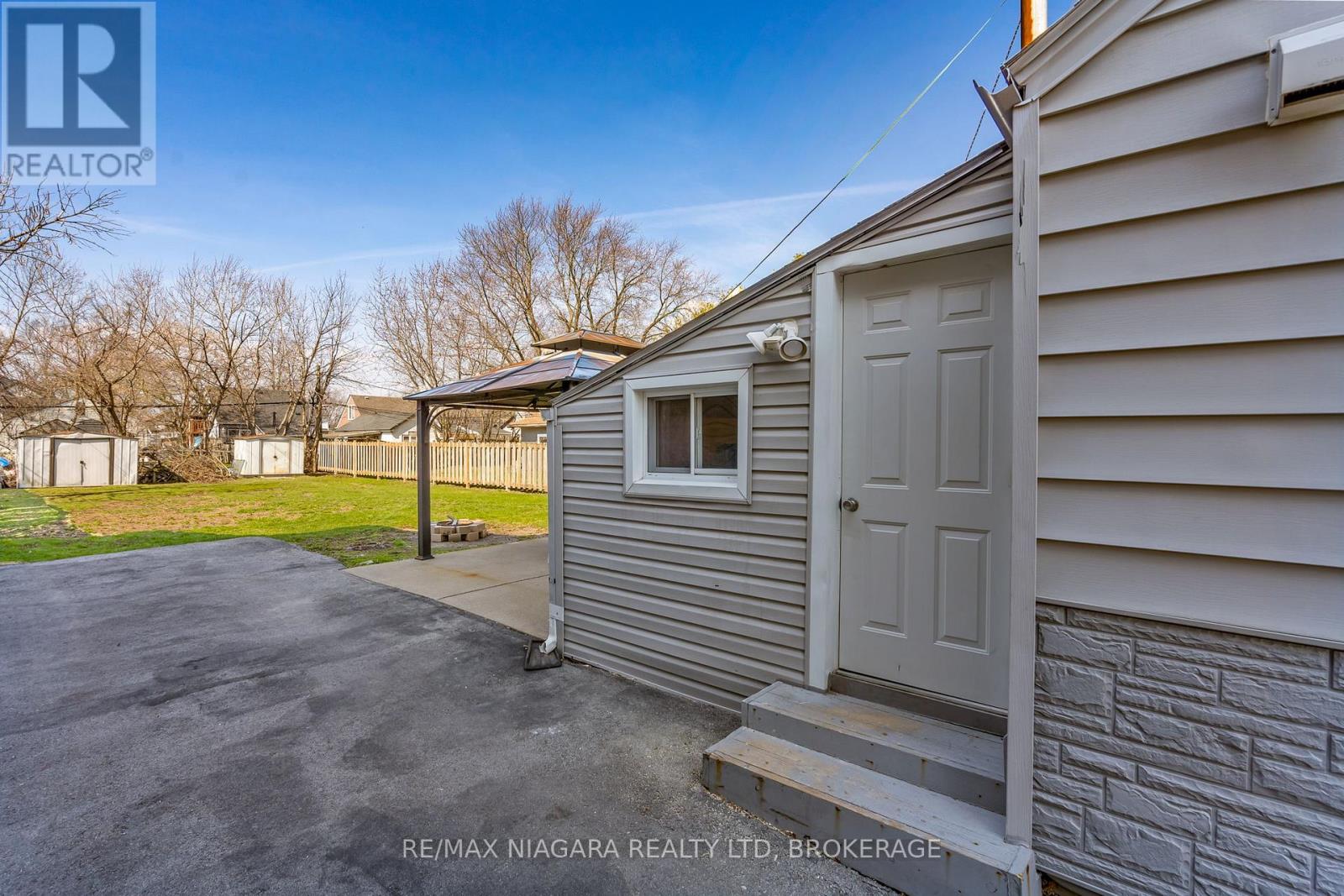 50 Merigold Street, St. Catharines, Ontario  L2S 2N5 - Photo 4 - X13002558