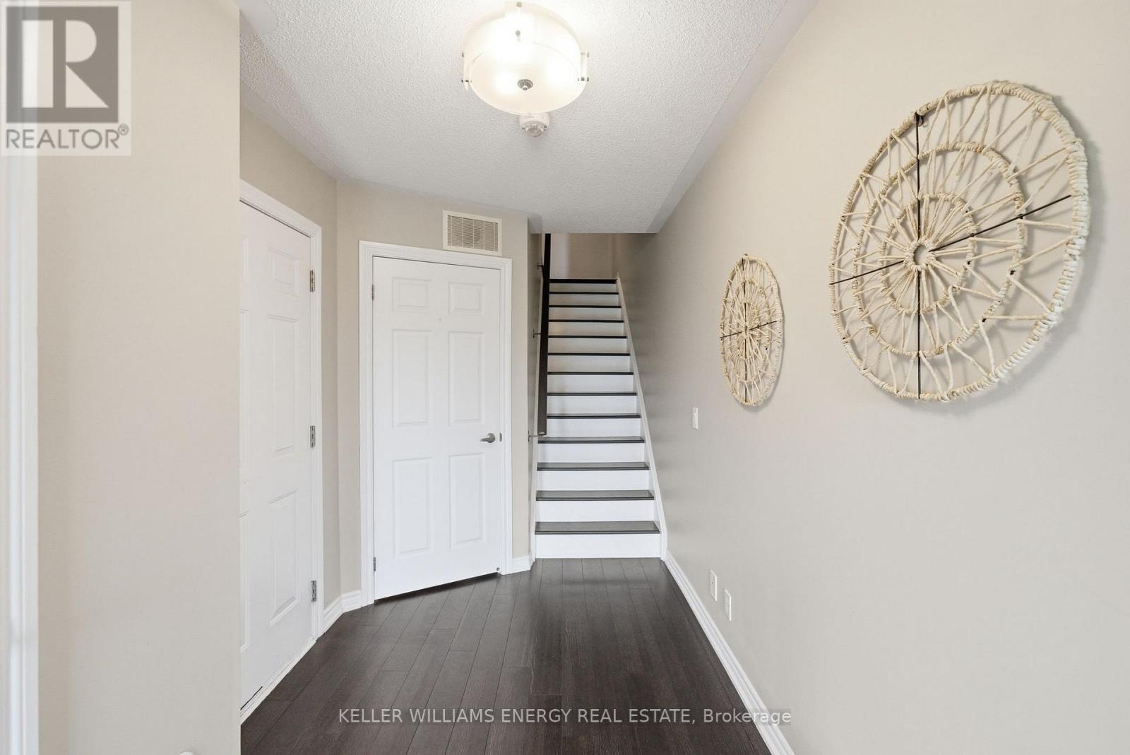 98 Tabaret Crescent, Oshawa, Ontario  L1L 0G5 - Photo 4 - E13002594