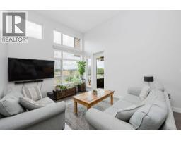 404 875 GIBSONS WAY, Gibsons, British Columbia