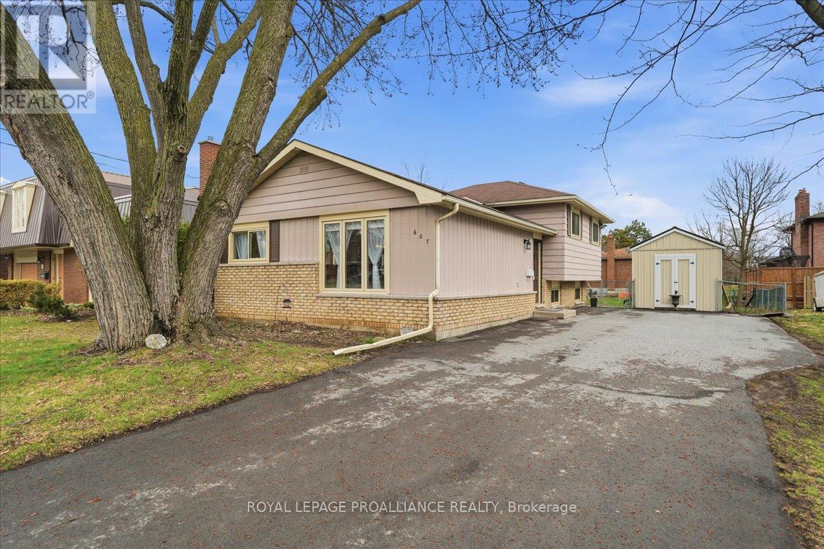 607 Bridge Street E, Belleville, Ontario  K8N 5G9 - Photo 1 - X13002696