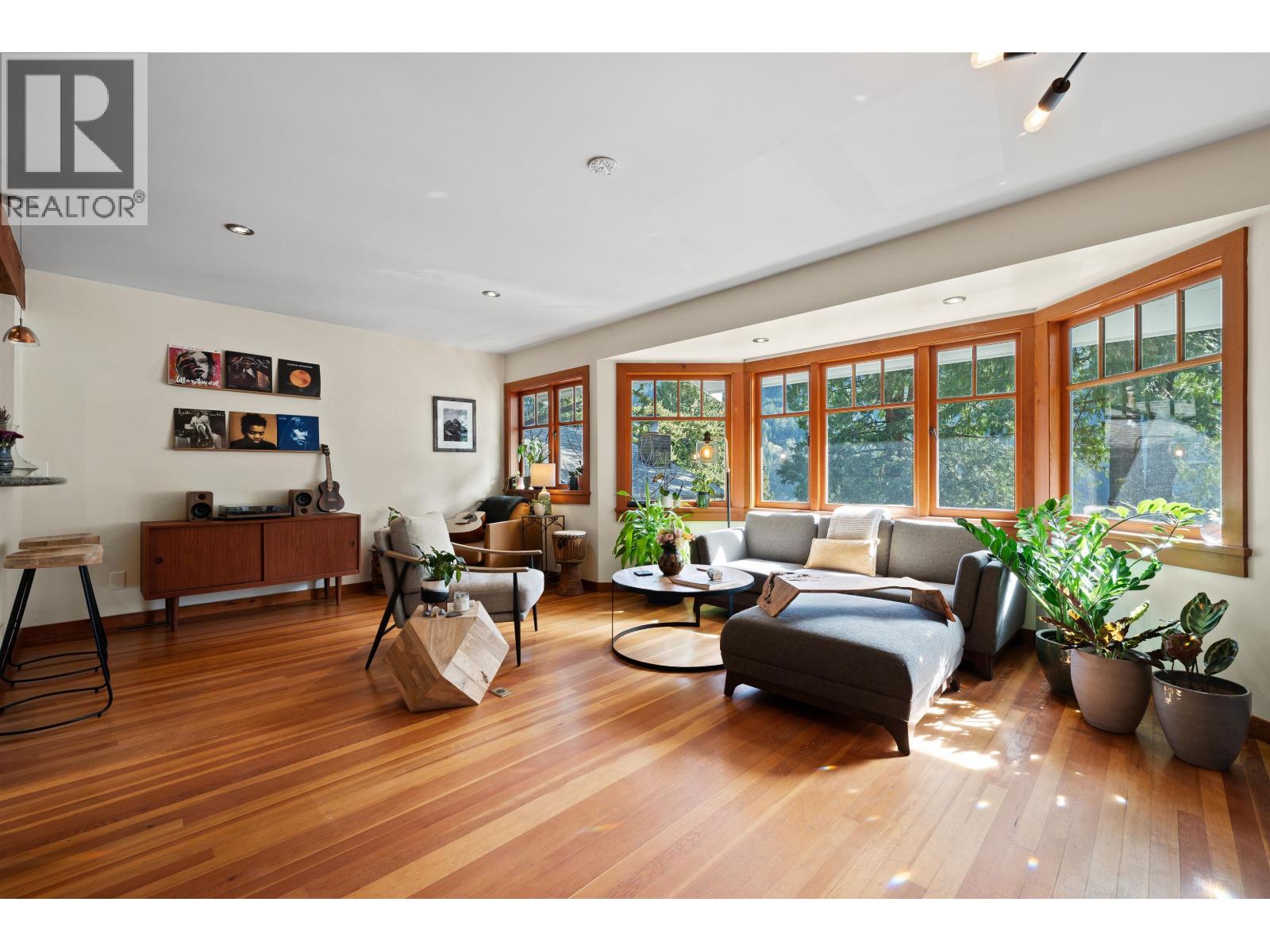 6524 Wellington Avenue, West Vancouver, British Columbia  V7W 2H9 - Photo 2 - R3111544