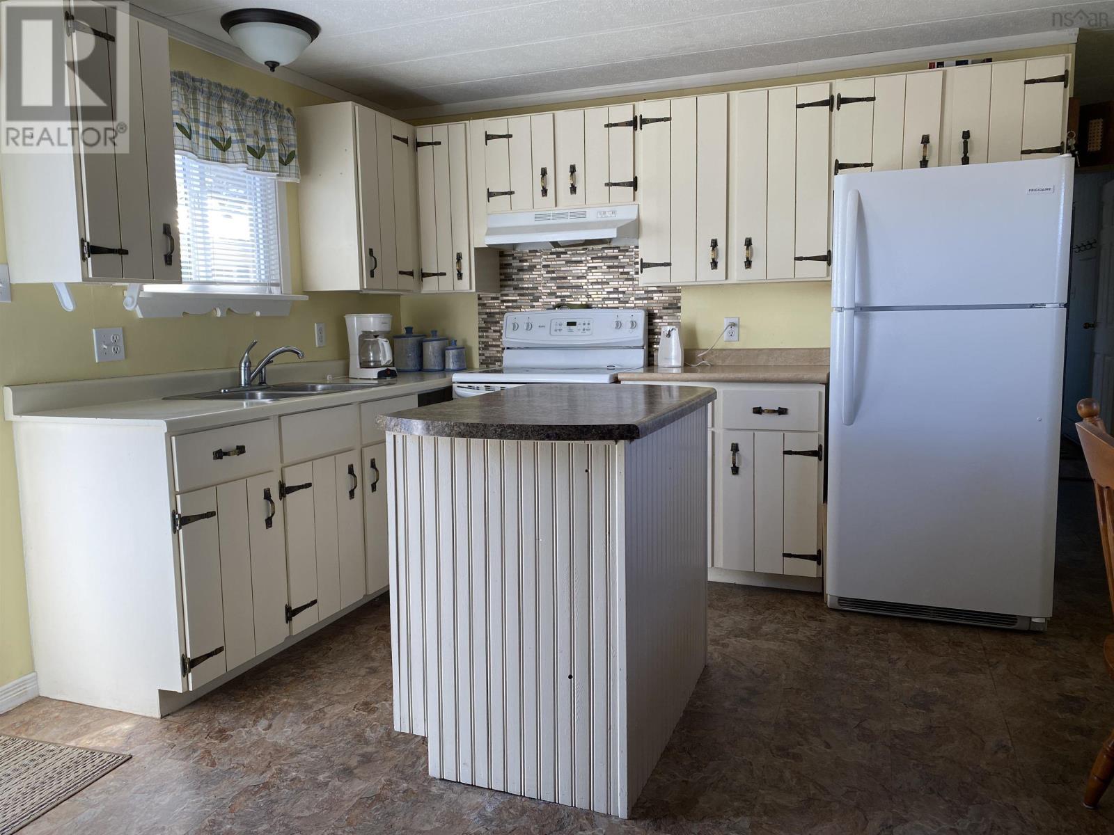 28 Christina Drive, White Point, Nova Scotia  B0T 1G0 - Photo 11 - 202607489