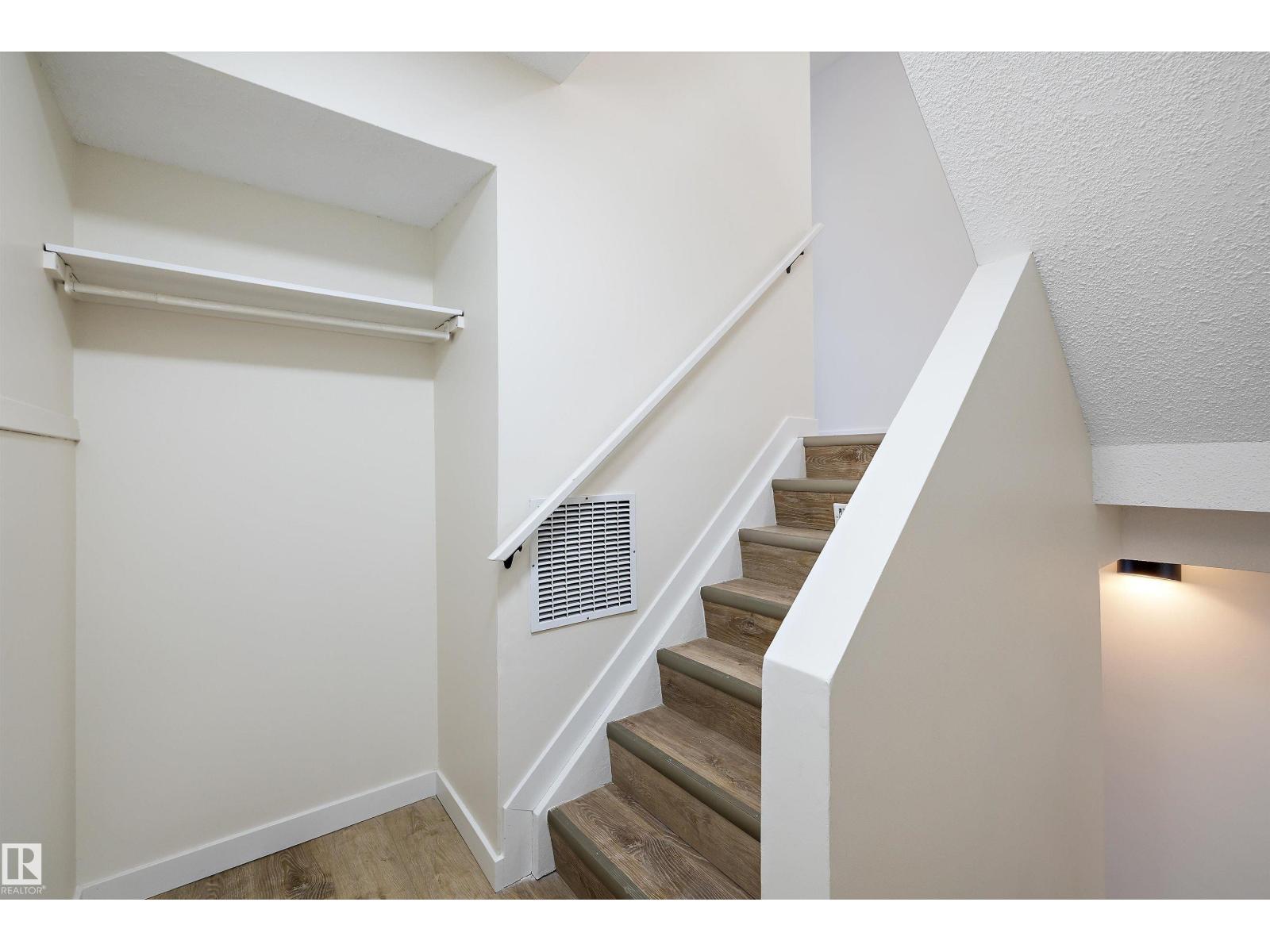 130 Callingwood Tw Nw, Edmonton, Alberta  T5T 1A3 - Photo 3 - E4482385