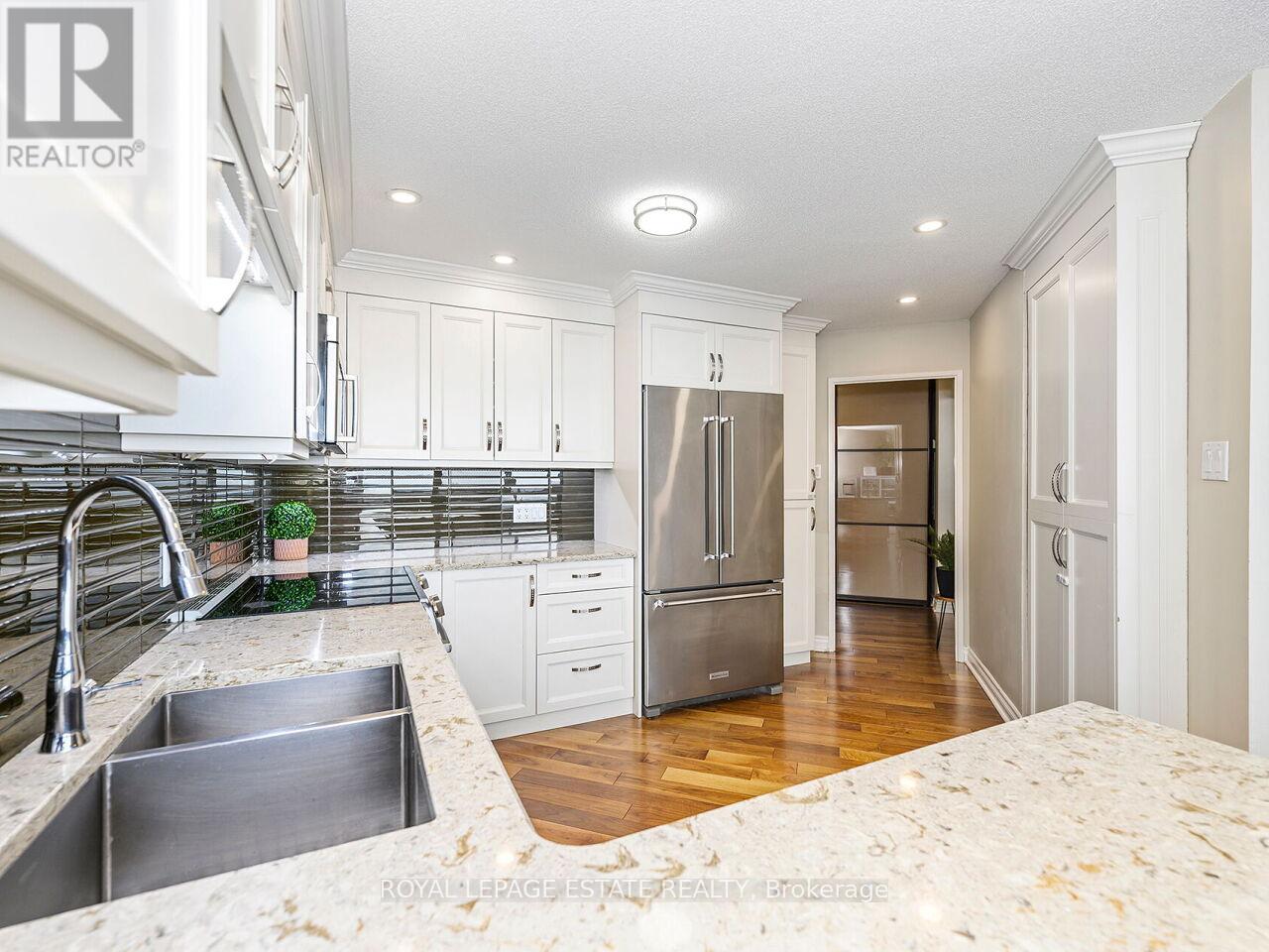 Ph05 - 75 Graydon Hall Manor, Toronto, Ontario  M3A 3M5 - Photo 15 - C13002618