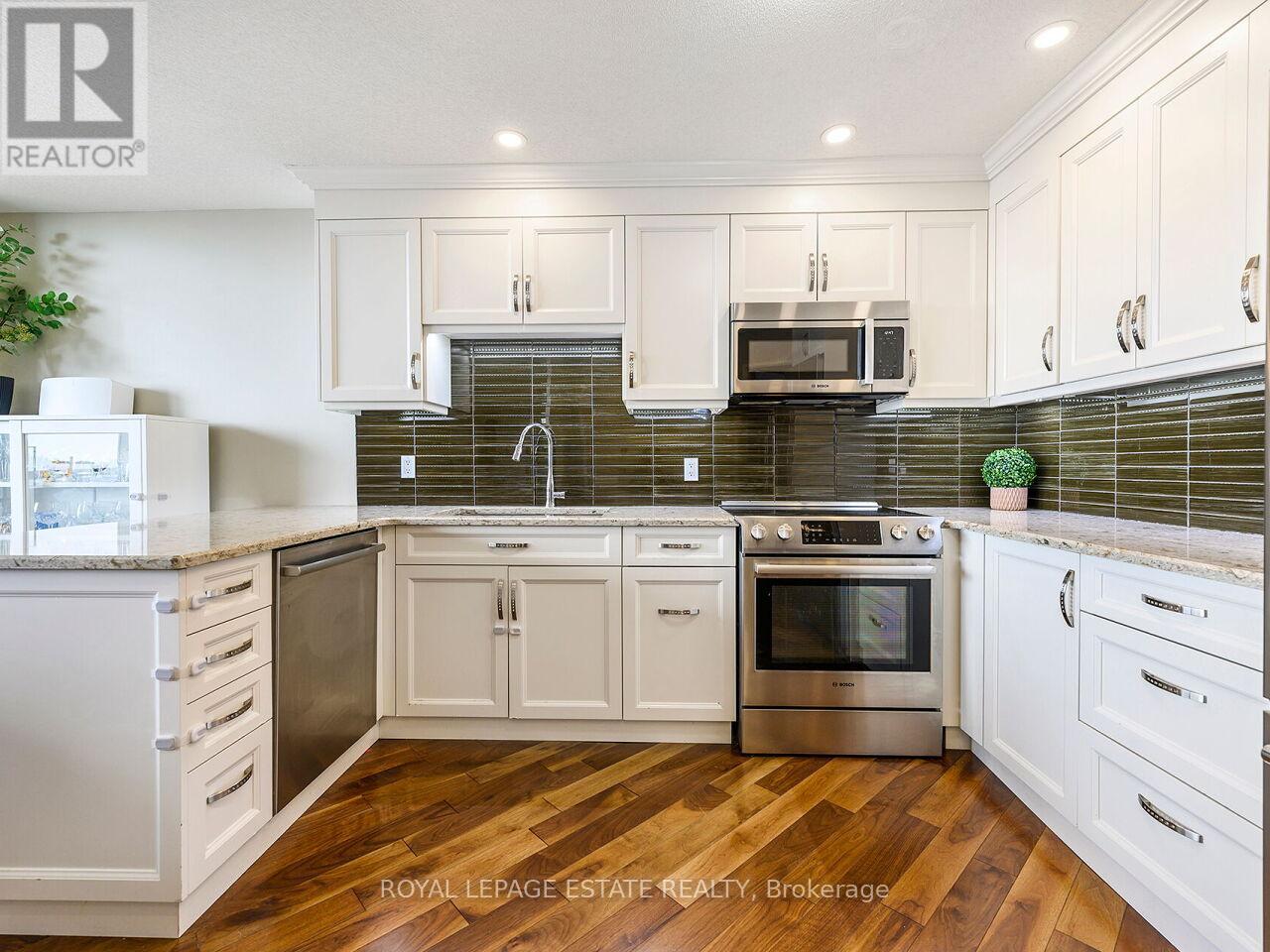 Ph05 - 75 Graydon Hall Manor, Toronto, Ontario  M3A 3M5 - Photo 16 - C13002618