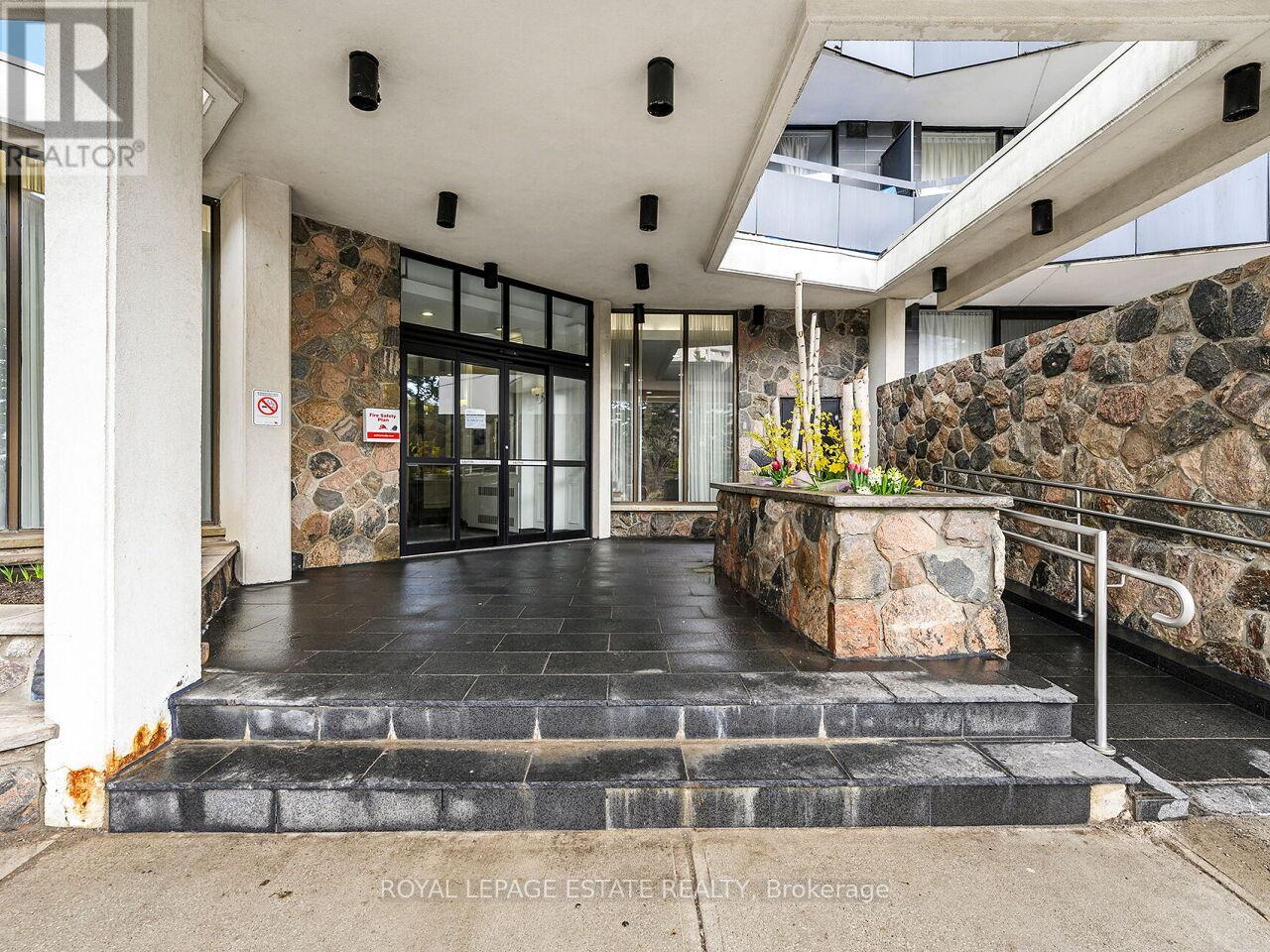 Ph05 - 75 Graydon Hall Manor, Toronto, Ontario  M3A 3M5 - Photo 3 - C13002618