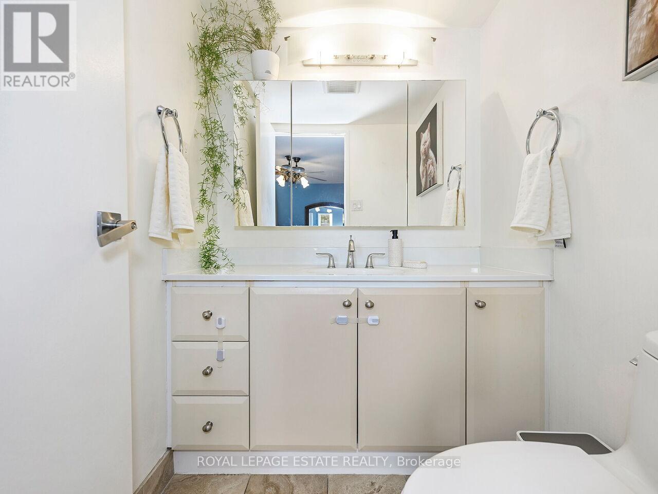 Ph05 - 75 Graydon Hall Manor, Toronto, Ontario  M3A 3M5 - Photo 32 - C13002618