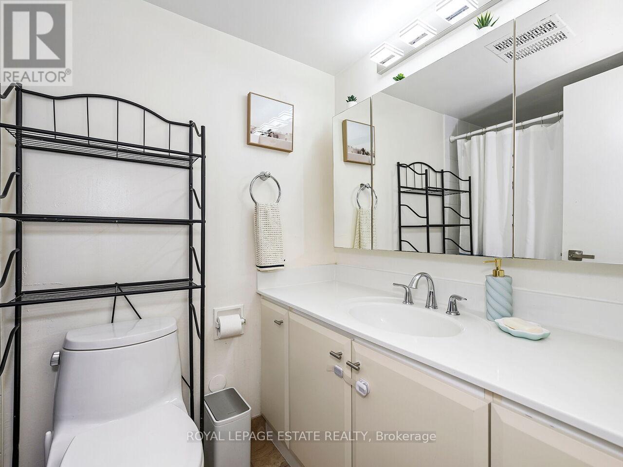 Ph05 - 75 Graydon Hall Manor, Toronto, Ontario  M3A 3M5 - Photo 35 - C13002618