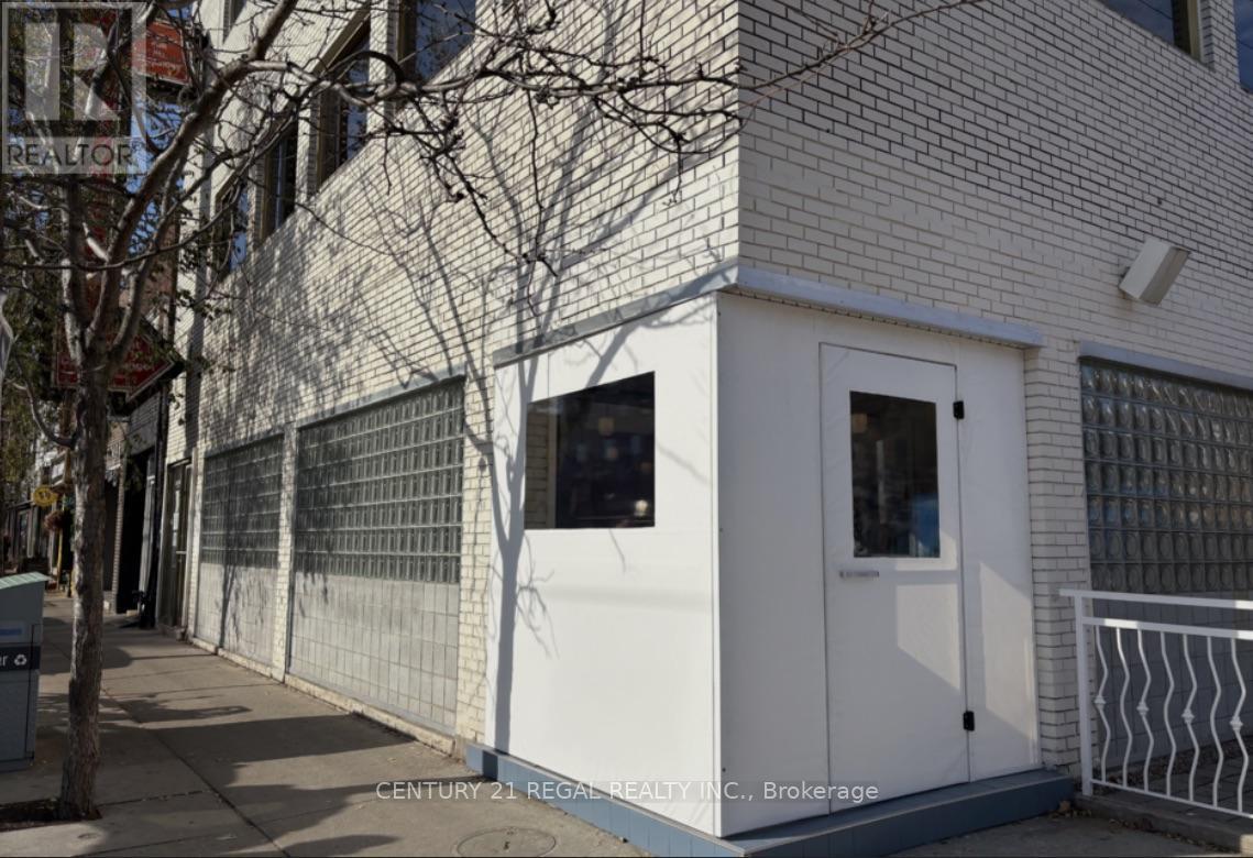 802 DUNDAS STREET W, Toronto, Ontario