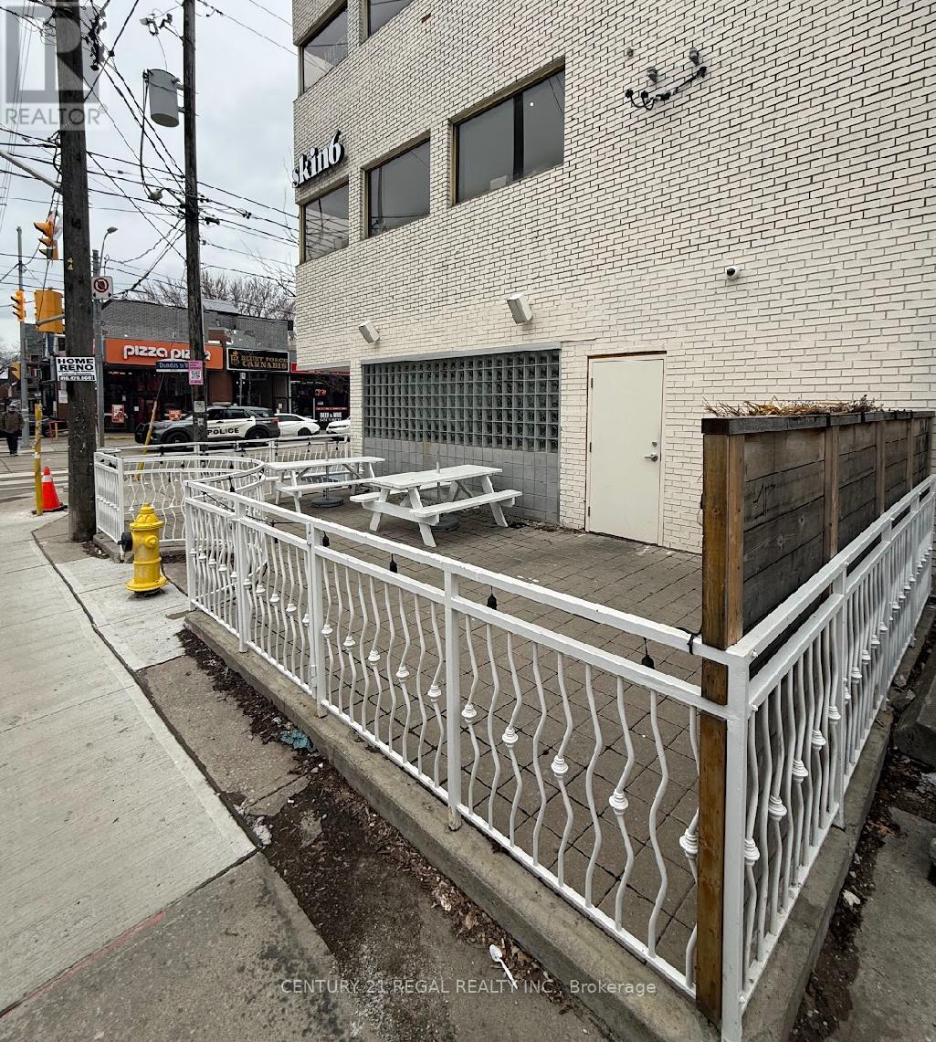 802 Dundas Street W, Toronto, Ontario M6J 1V3 - Photo 2 - C13002672