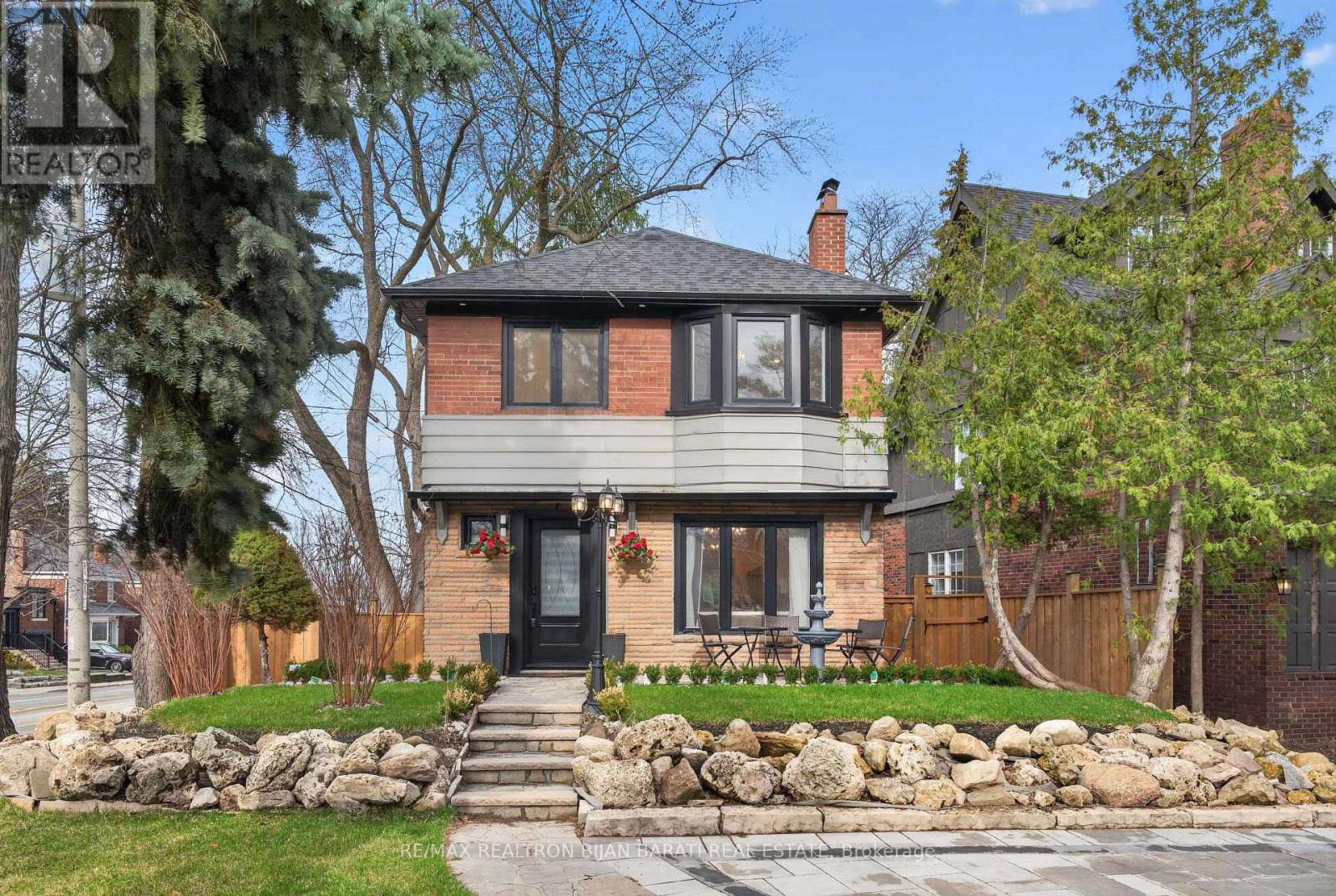 1 WANLESS CRESCENT, Toronto, Ontario