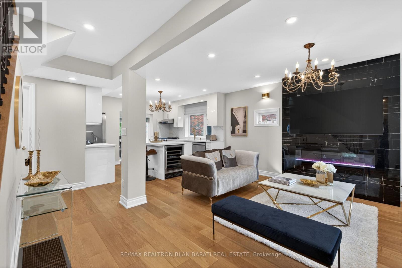 1 Wanless Crescent, Toronto, Ontario  M4N 3B6 - Photo 4 - C13002834