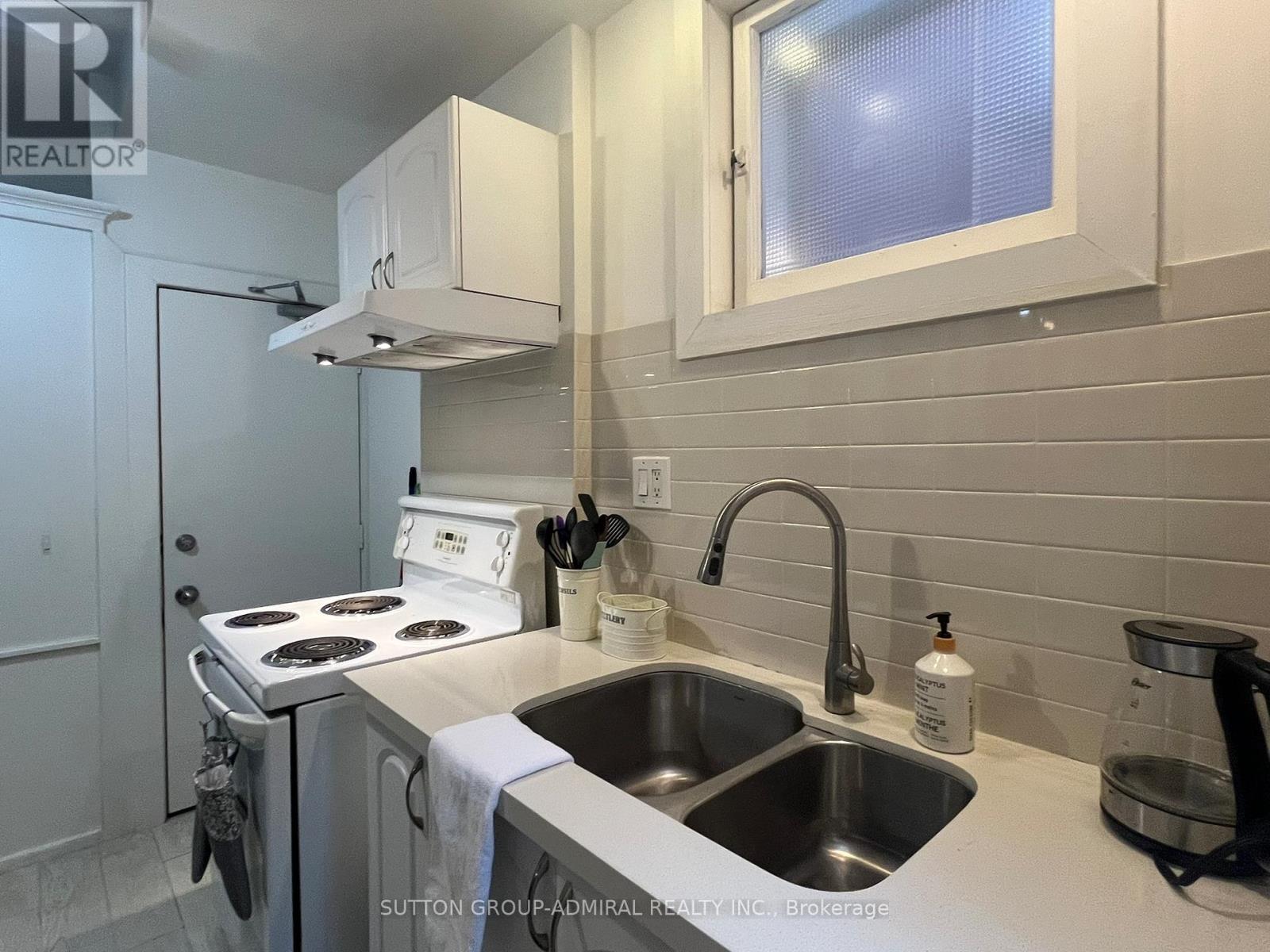 Back Studio Apartment - 335 Palmerston Boulevard, Toronto, Ontario  M6G 2N5 - Photo 6 - C12805064