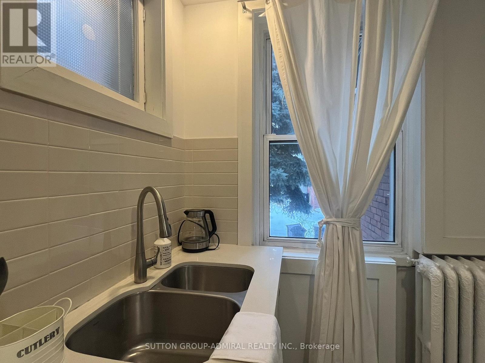 Back Studio Apartment - 335 Palmerston Boulevard, Toronto, Ontario  M6G 2N5 - Photo 7 - C12805064