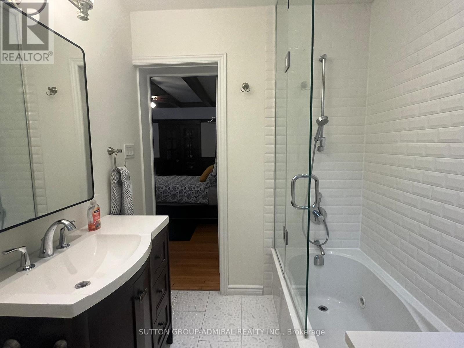 Back Studio Apartment - 335 Palmerston Boulevard, Toronto, Ontario  M6G 2N5 - Photo 8 - C12805064