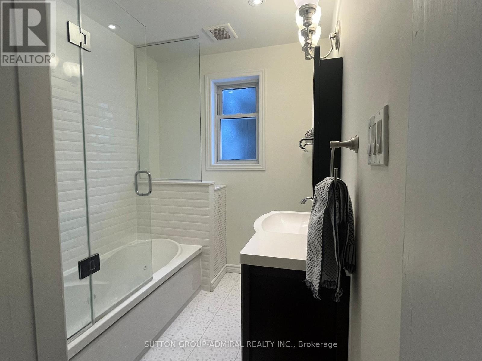 Back Studio Apartment - 335 Palmerston Boulevard, Toronto, Ontario  M6G 2N5 - Photo 9 - C12805064