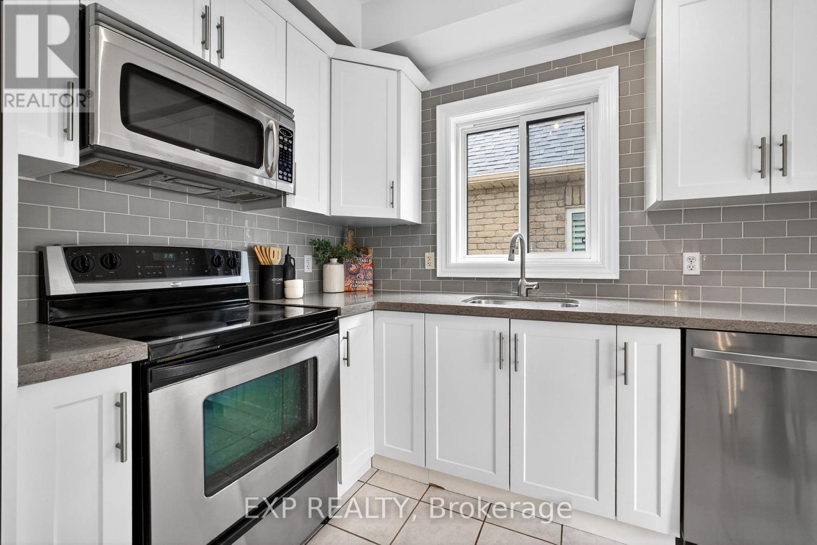 808 Greystone Court E, Oshawa, Ontario  L1K 2V1 - Photo 16 - E13002742