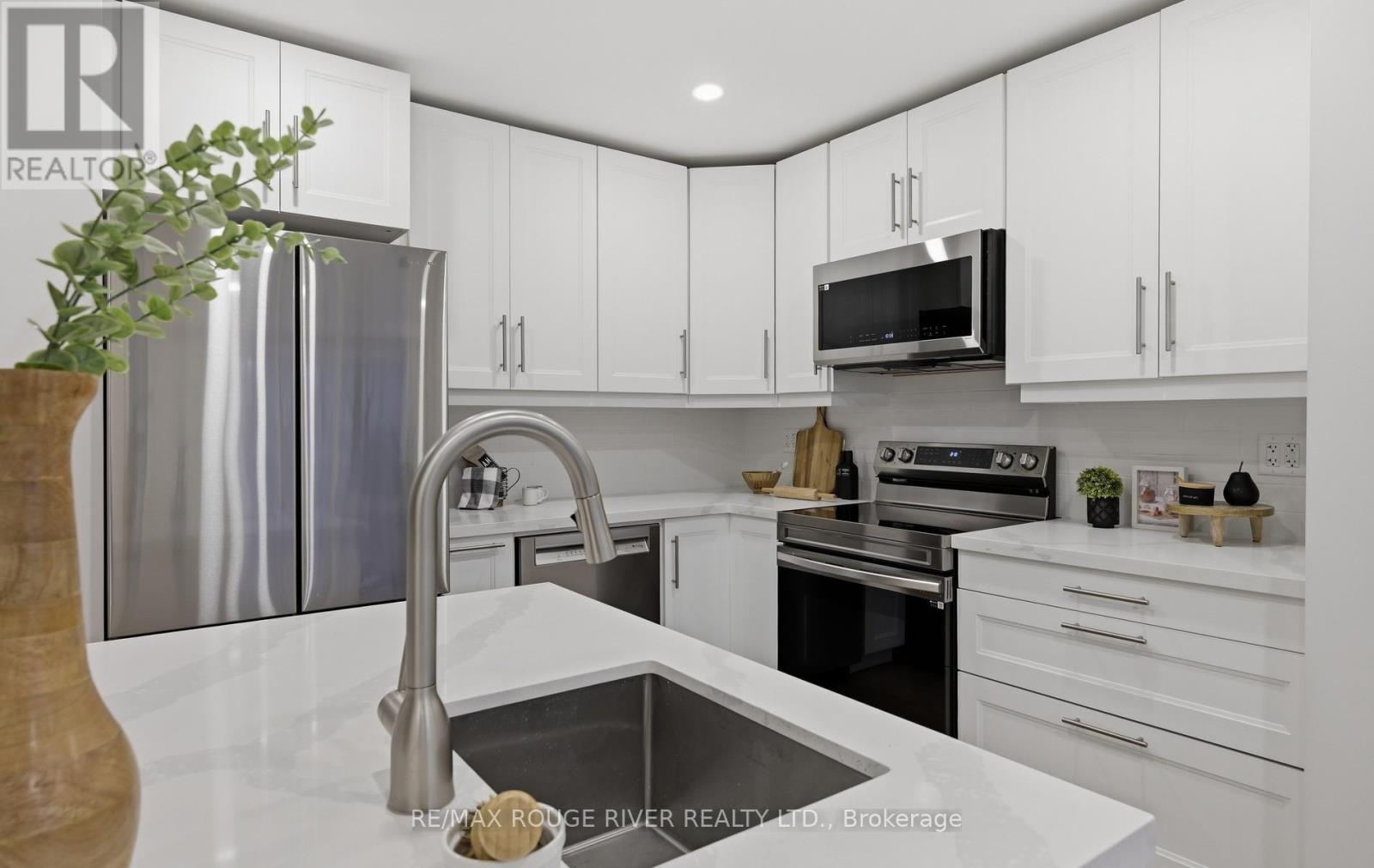 5 Somerscales Drive, Clarington, Ontario  L1C 5B6 - Photo 14 - E13002790