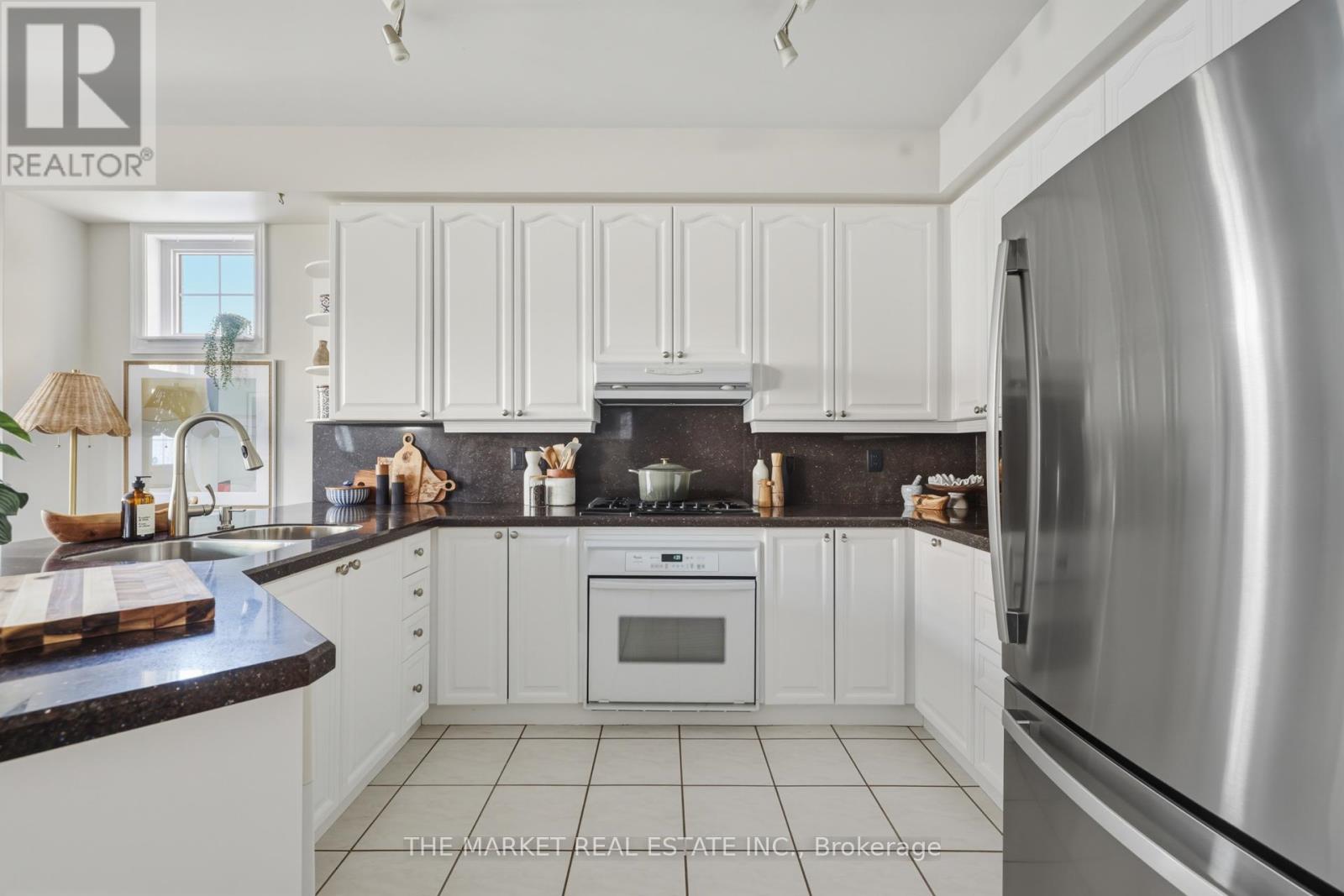 67 Winners Circle, Toronto, Ontario  M4L 3Y7 - Photo 14 - E13002800