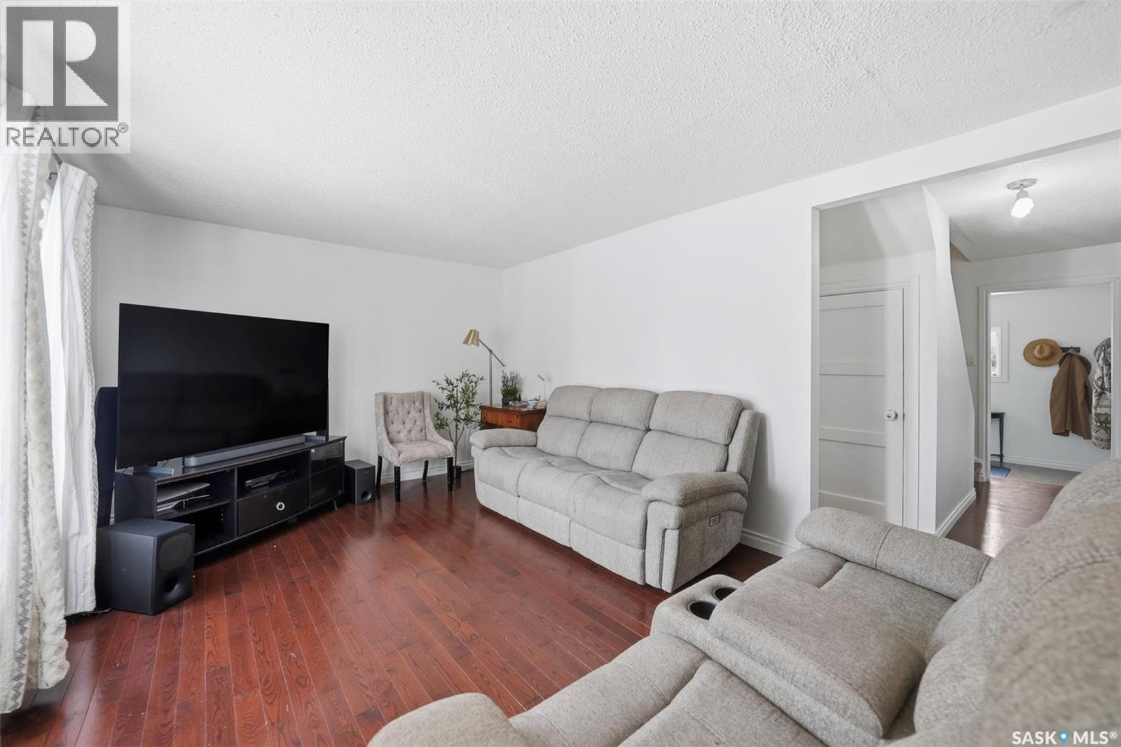 547 5th Street E, Prince Albert, Saskatchewan  S6V 0L9 - Photo 3 - SK032956