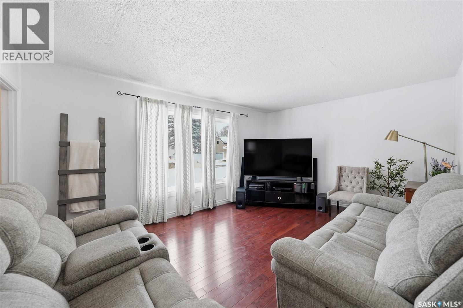 547 5th Street E, Prince Albert, Saskatchewan  S6V 0L9 - Photo 4 - SK032956