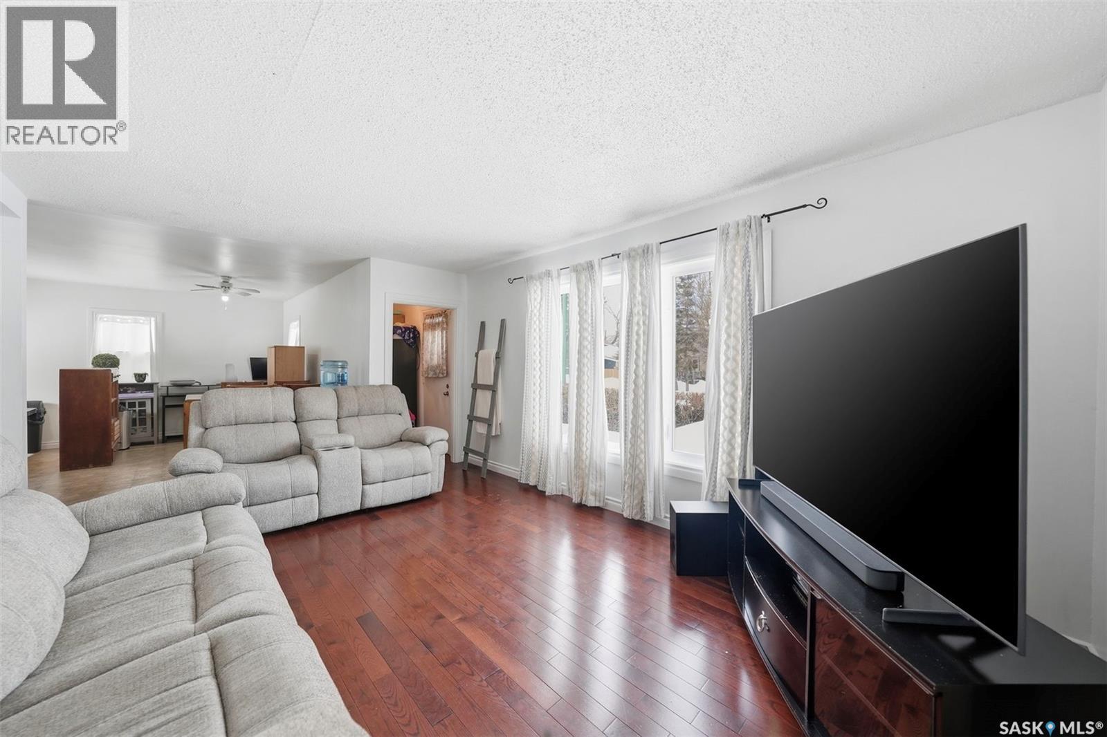 547 5th Street E, Prince Albert, Saskatchewan  S6V 0L9 - Photo 5 - SK032956