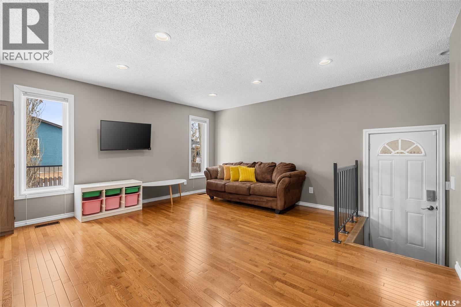 918 East Bay, Regina, Saskatchewan  S4N 6W6 - Photo 4 - SK032882