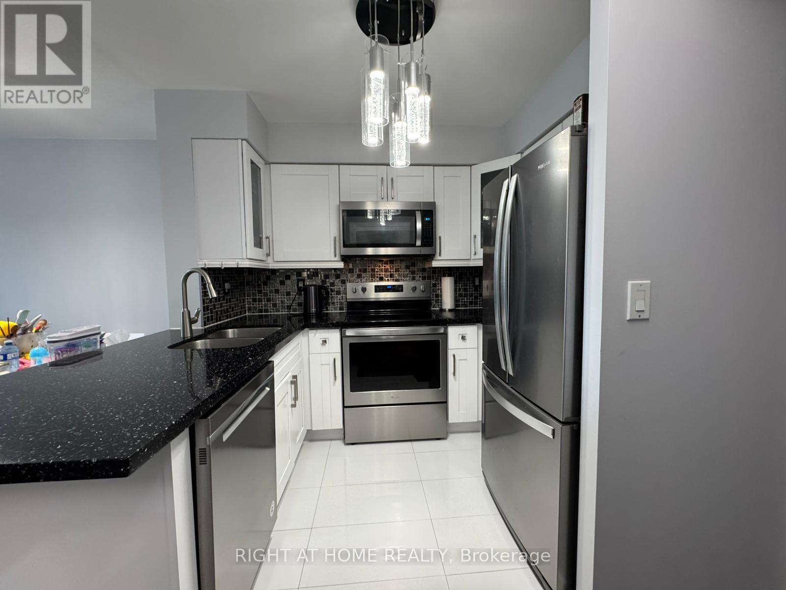 1102 - 23 Oneida Crescent, Richmond Hill, Ontario  L4B 0A2 - Photo 5 - N13002578