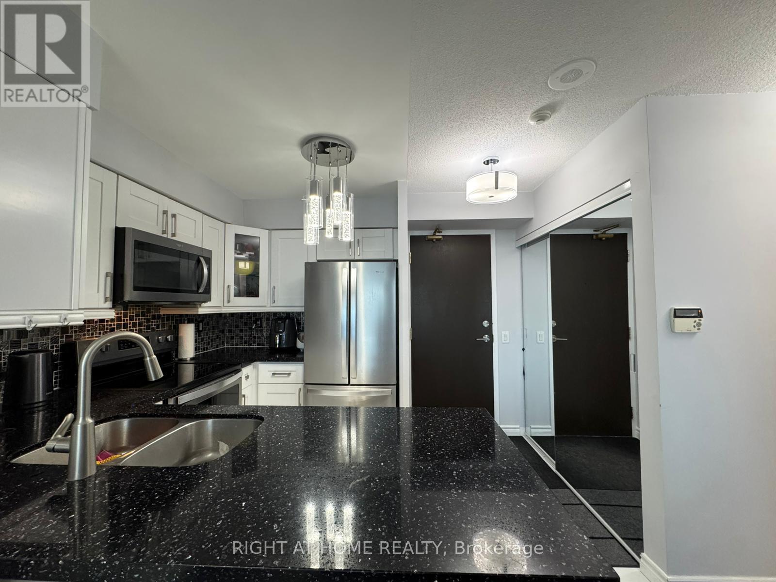 1102 - 23 Oneida Crescent, Richmond Hill, Ontario  L4B 0A2 - Photo 6 - N13002578