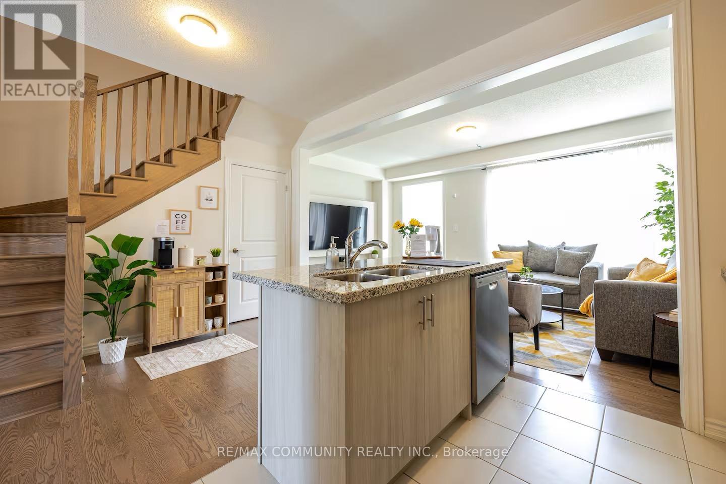 10243 Huntington Road, Vaughan, Ontario  L4H 5J4 - Photo 11 - N13002654