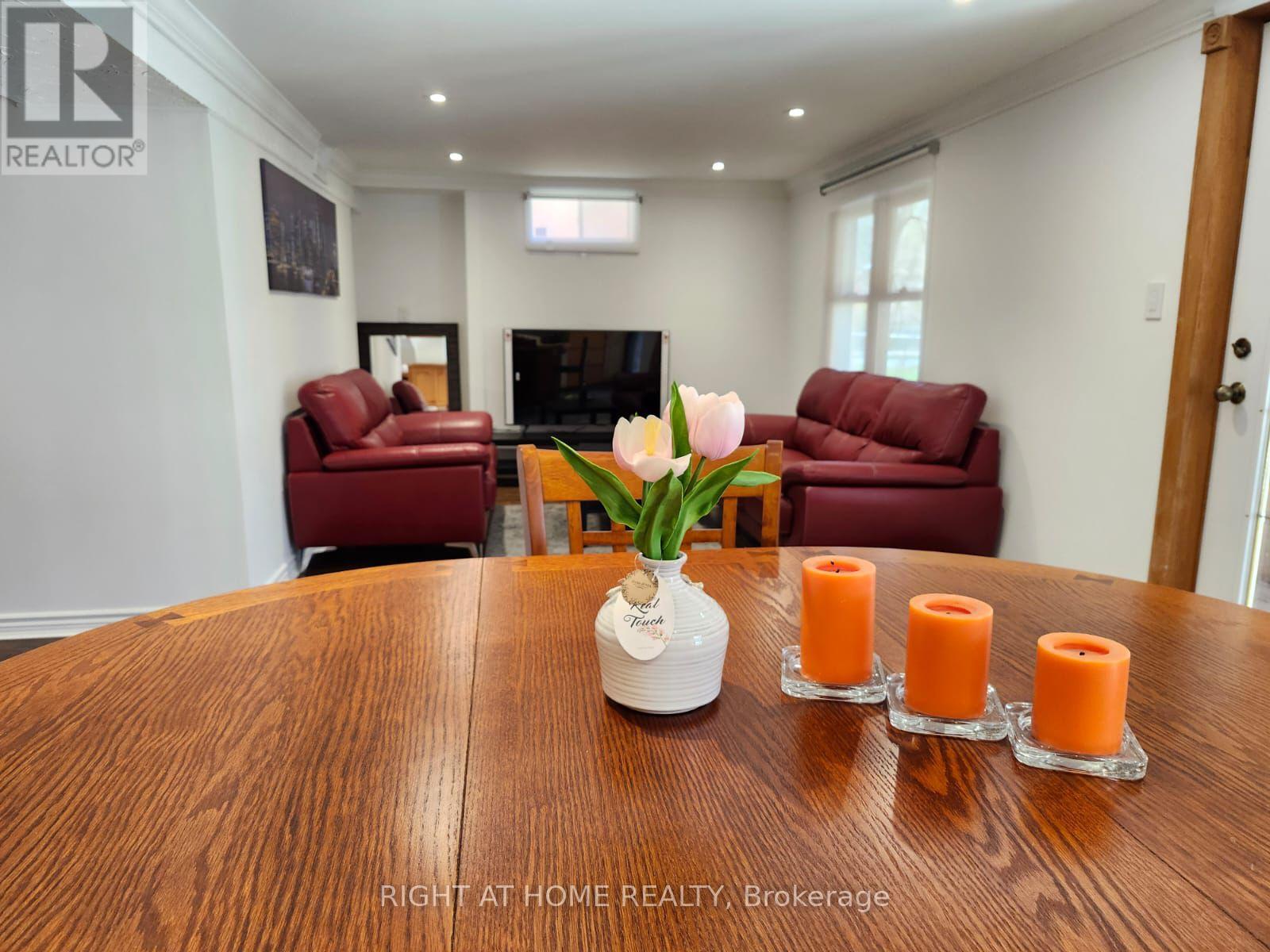 104 Peevers Crescent, Newmarket, Ontario  L3Y 7T1 - Photo 2 - N13002662