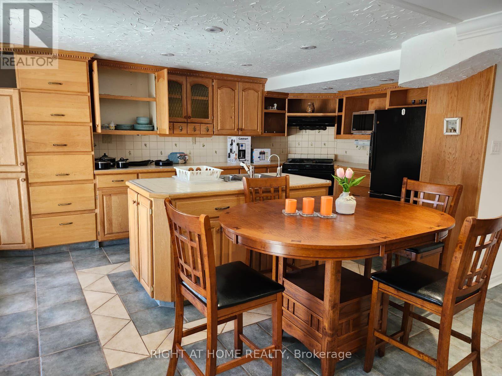 104 Peevers Crescent, Newmarket, Ontario  L3Y 7T1 - Photo 9 - N13002662