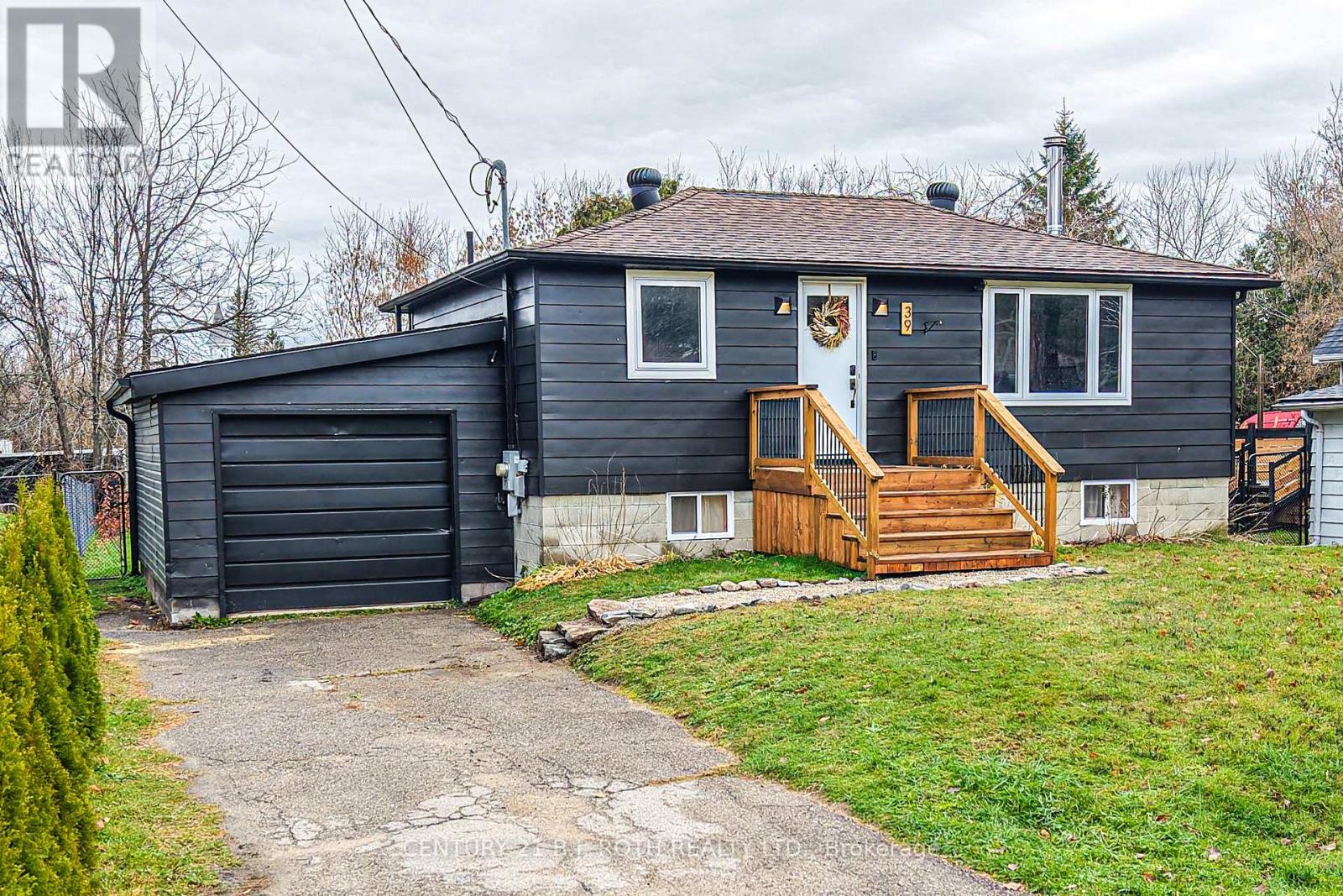 39 Ash Street, Tay, Ontario  L0K 2C0 - Photo 1 - S13002560