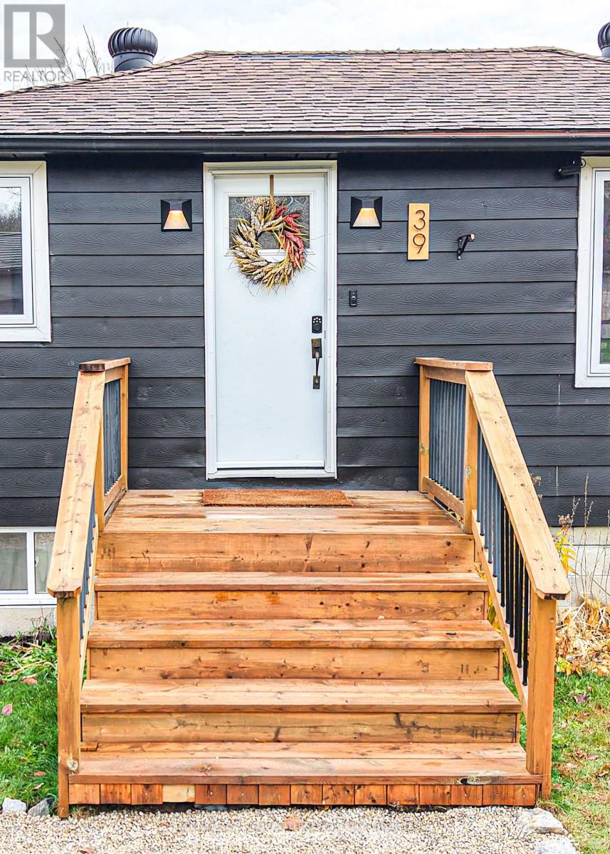 39 Ash Street, Tay, Ontario  L0K 2C0 - Photo 2 - S13002560