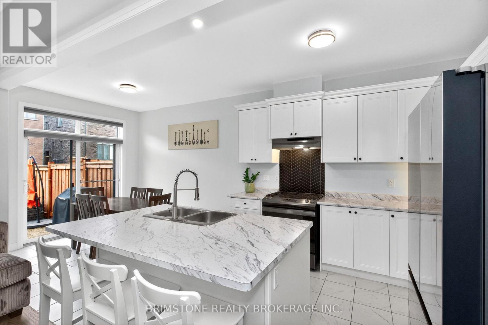 63 Copperhill Heights, Barrie (Painswick South), Ontario  L9J 0K6 - Photo 4 - S13002674