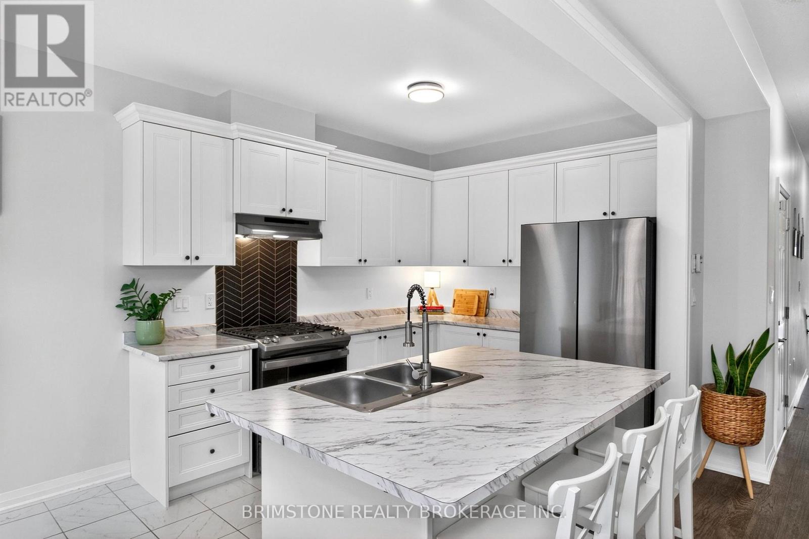 63 Copperhill Heights, Barrie (Painswick South), Ontario  L9J 0K6 - Photo 5 - S13002674