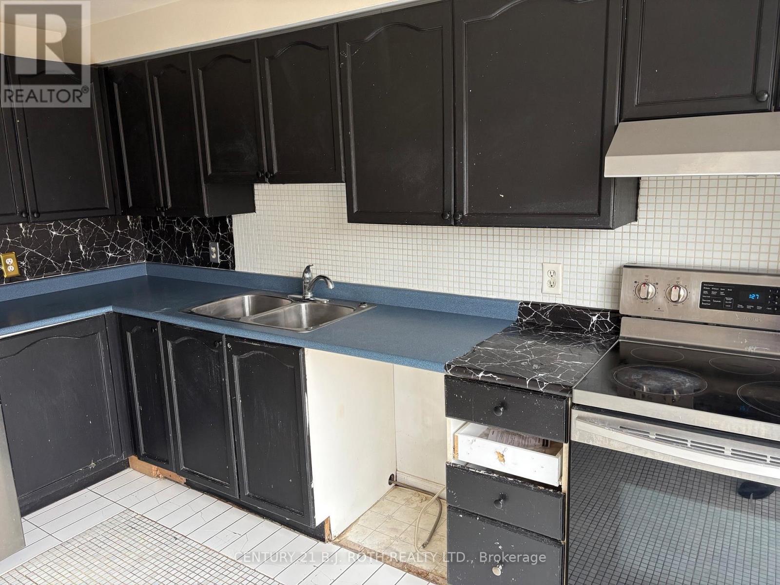 199 Tunbridge Road, Barrie, Ontario  L4M 6S1 - Photo 4 - S13002748