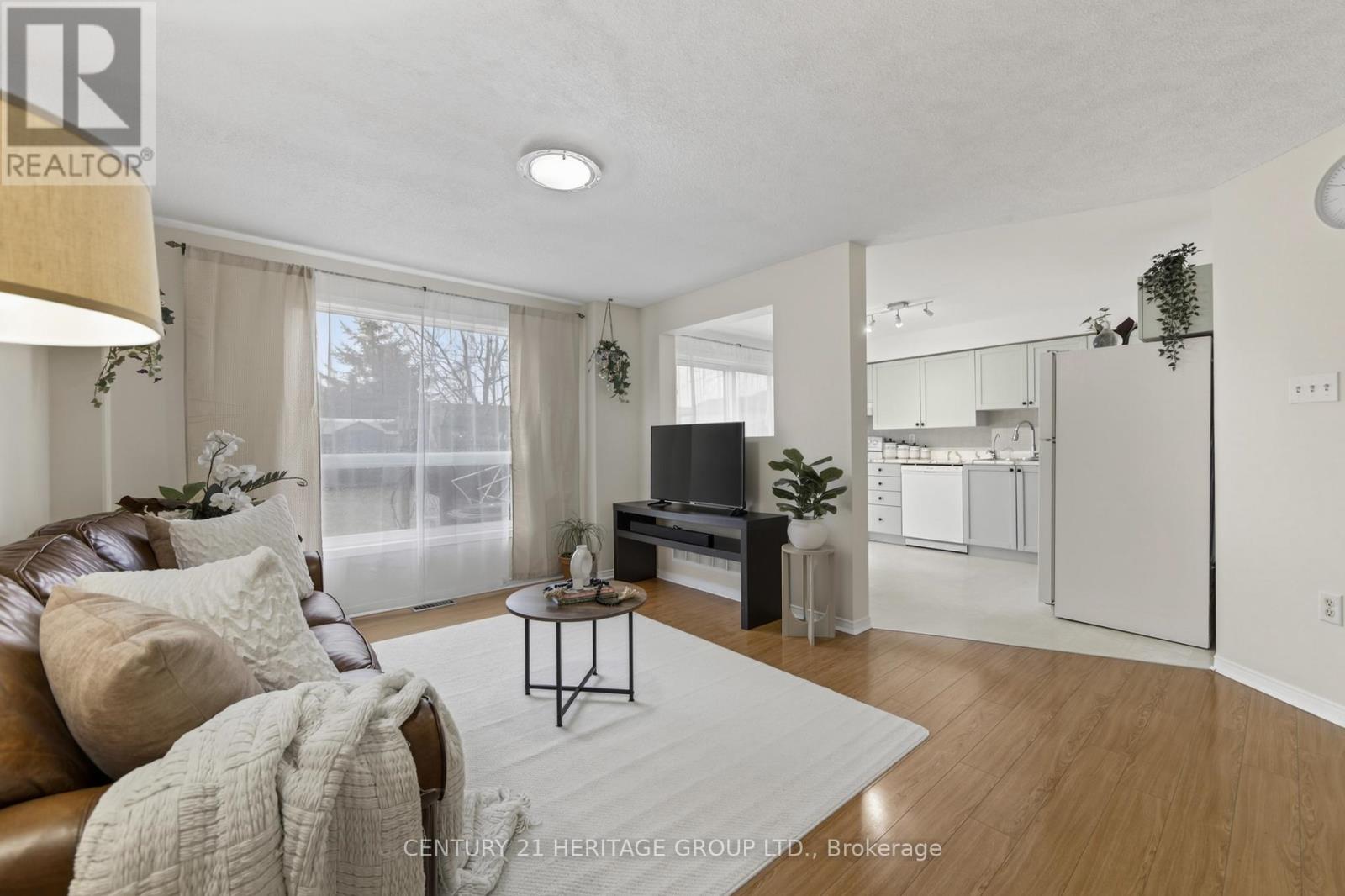 53 Dunsmore Lane, Barrie, Ontario L4M 6Z9 - Photo 11 - S13002774