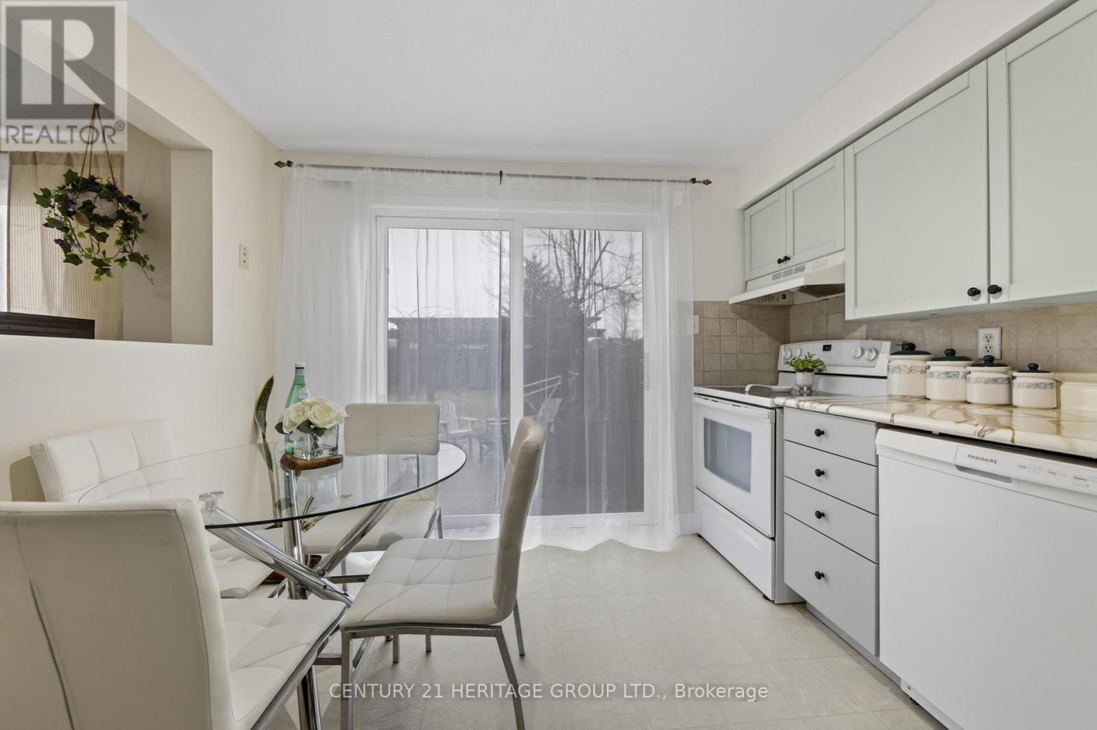 53 Dunsmore Lane, Barrie, Ontario L4M 6Z9 - Photo 18 - S13002774